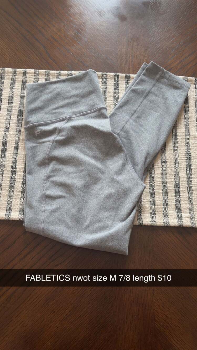 Fabletics Women's 7/8 Length Leggings Gray Size M